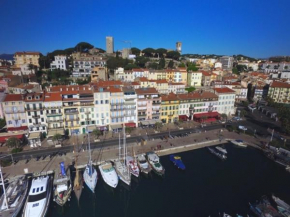 Cannes Vieux Port , true seafront, rent from German owners